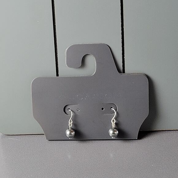 Grey Faux Pearl Drop Dangle Earrings by Occasion New on Card 1" long - Picture 4 of 8